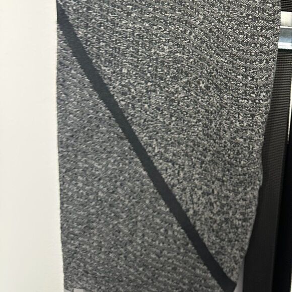 NWT Adidas Alphaskin Leggings, Grey Ombre, Size L - Picture 6 of 9